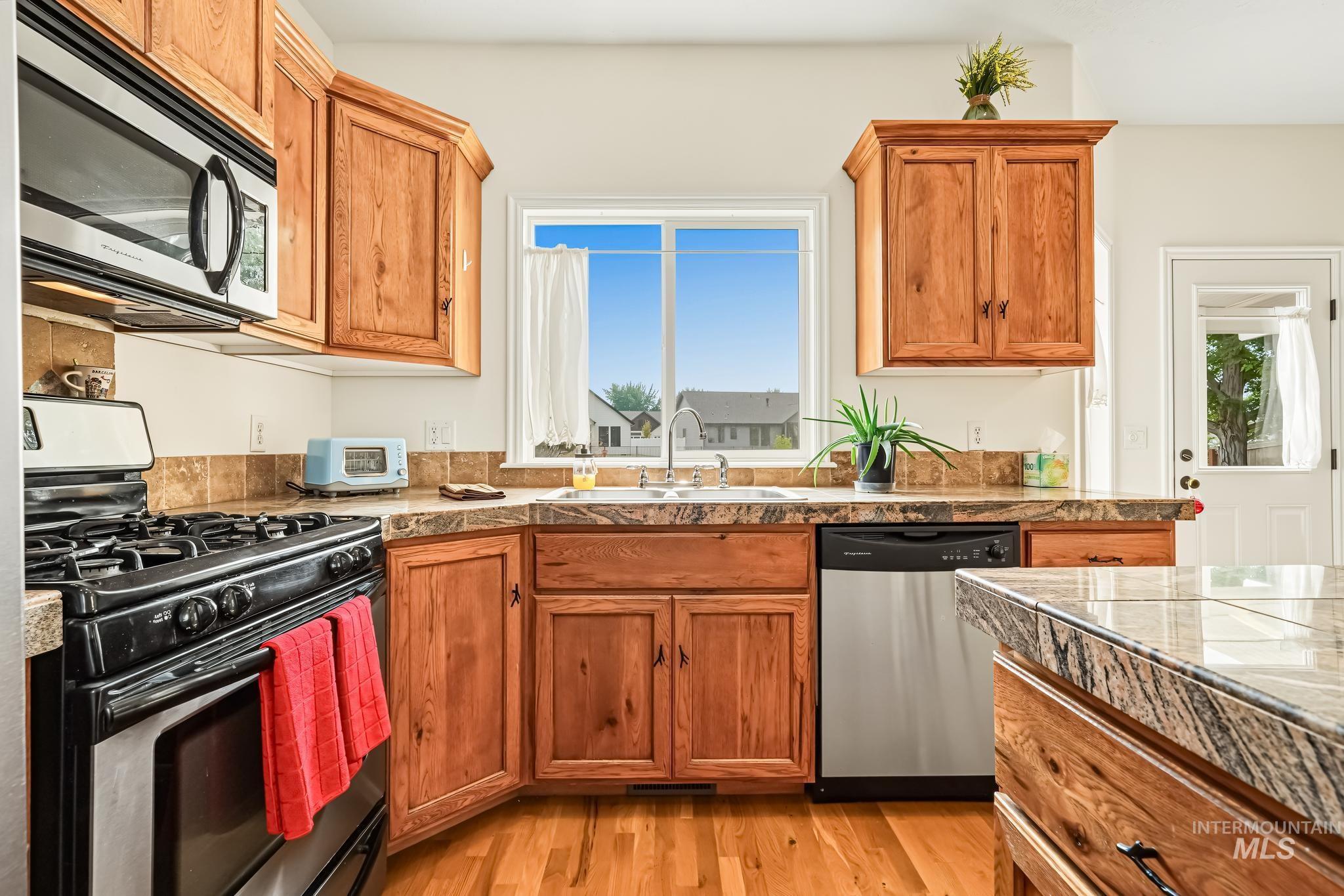 689 Triumph Dr, Middleton, Idaho 83644, 3 Bedrooms, 2.5 Bathrooms, Residential For Sale, Price $444,900, 98992349
