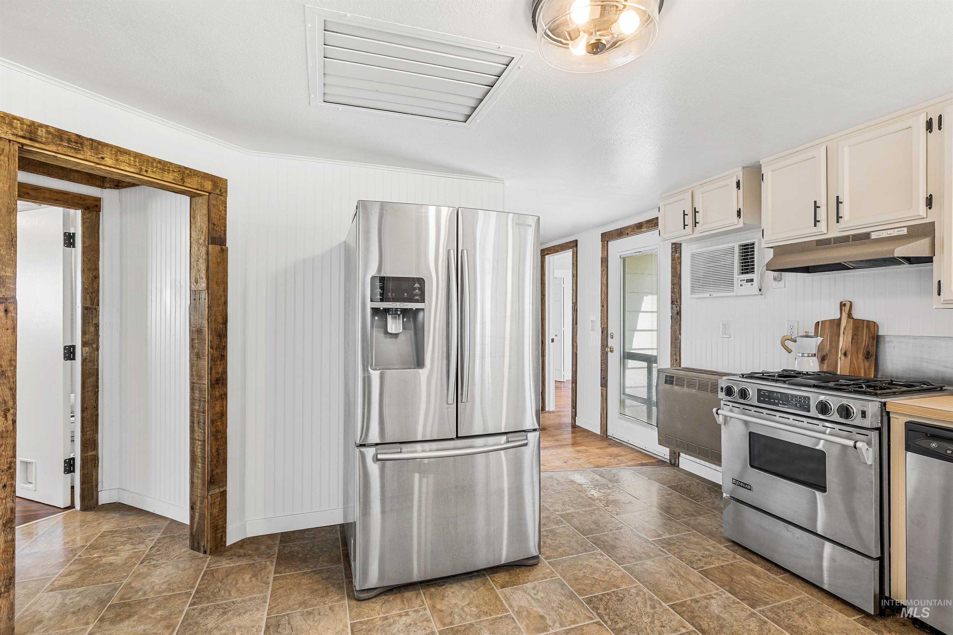 3344 Highway 93, Twin Falls, Idaho 83301-0458, 3 Bedrooms, 2 Bathrooms, Residential For Sale, Price $750,000,MLS 98992357