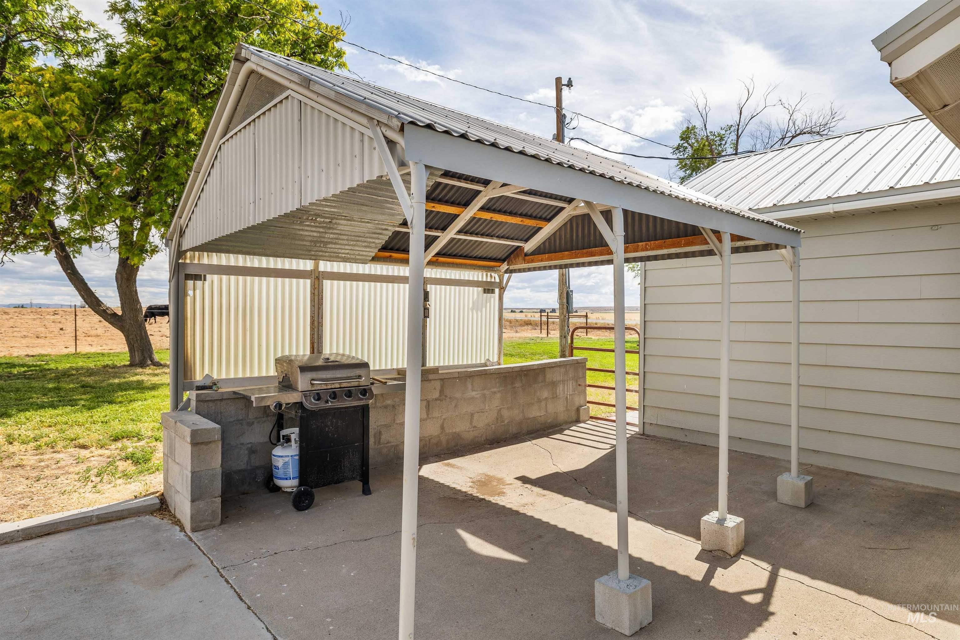 3344 Highway 93, Twin Falls, Idaho 83301-0458, 3 Bedrooms, 2 Bathrooms, Residential For Sale, Price $750,000,MLS 98992357