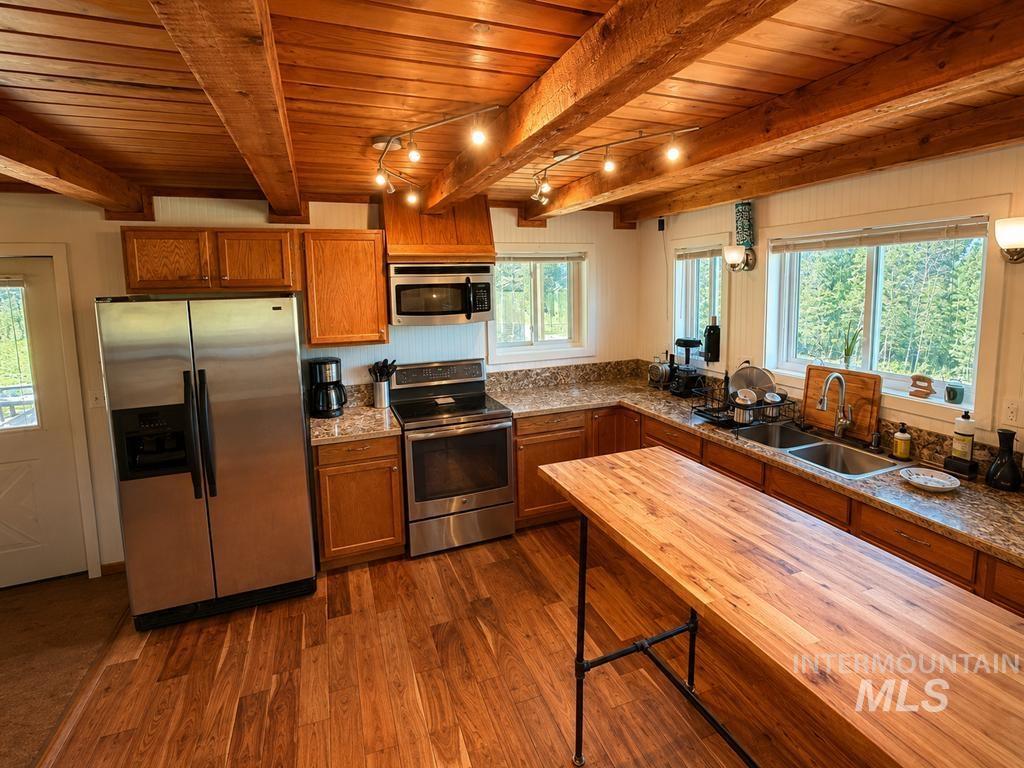 40 Atkin Lane, Cascade, Idaho 83611, 3 Bedrooms, 3 Bathrooms, Residential For Sale, Price $1,400,000,MLS 98992358