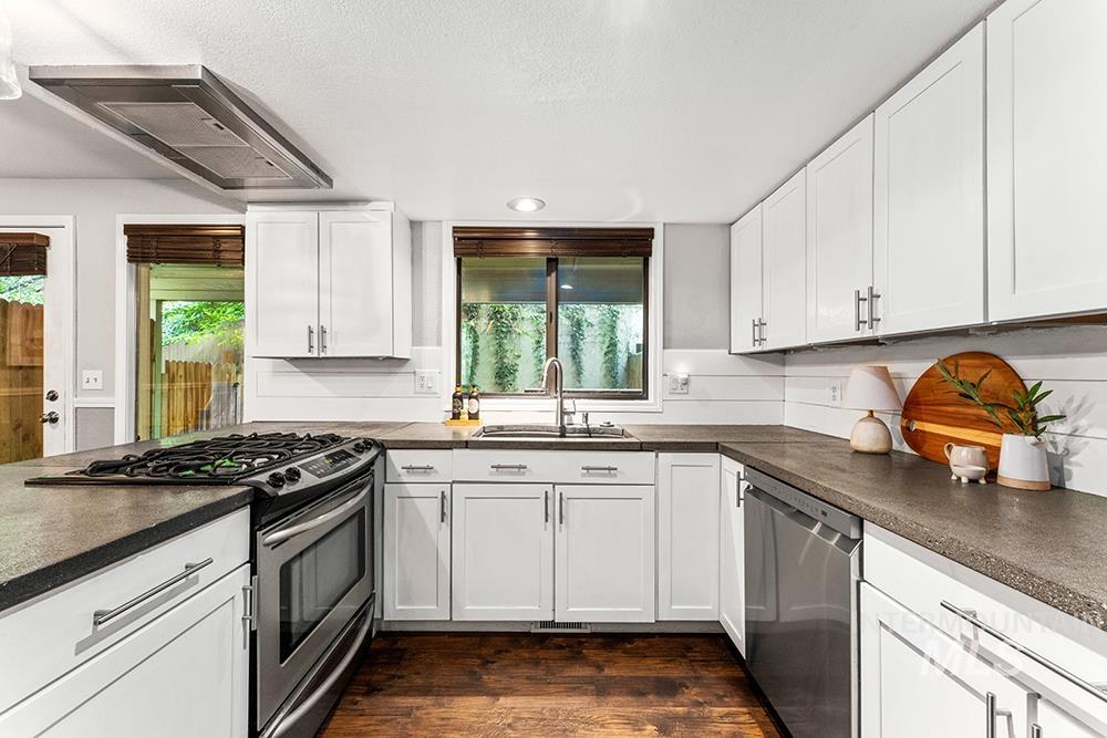 1744 W Wood Bridge Ln, Boise, Idaho 83706, 2 Bedrooms, 2 Bathrooms, Residential For Sale, Price $425,000,MLS 98992360