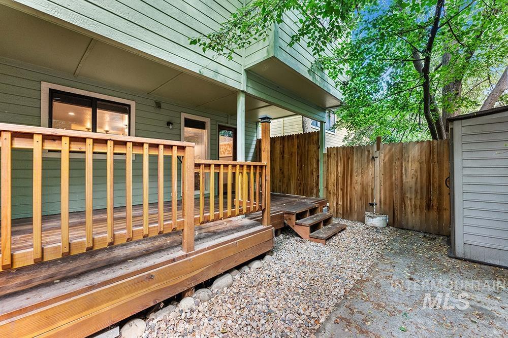 1744 W Wood Bridge Ln, Boise, Idaho 83706, 2 Bedrooms, 2 Bathrooms, Residential For Sale, Price $425,000,MLS 98992360