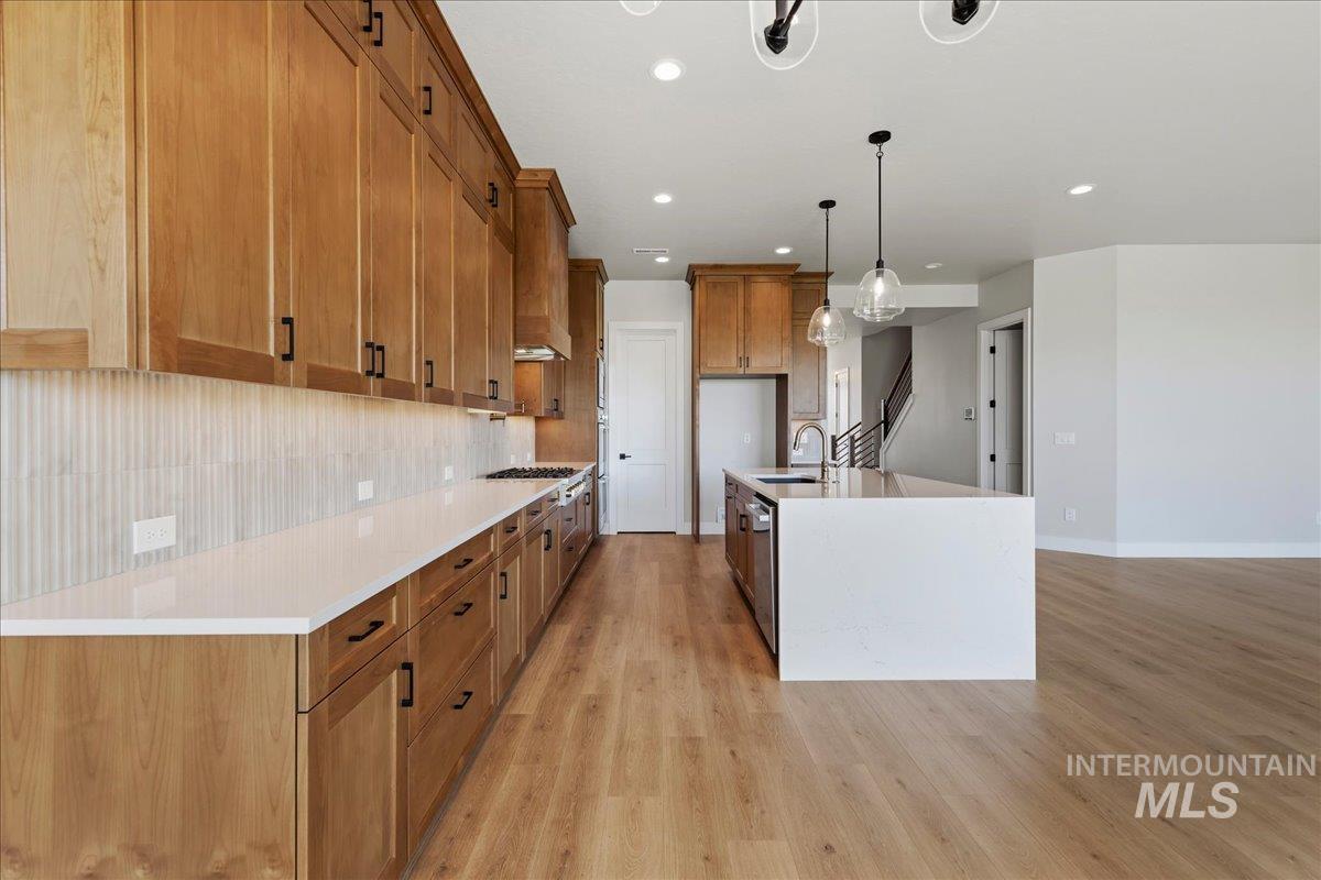 7856 W Flathead Lake Street, Eagle, Idaho 83616, 5 Bedrooms, 3.5 Bathrooms, Residential For Sale, Price $984,900,MLS 98992366