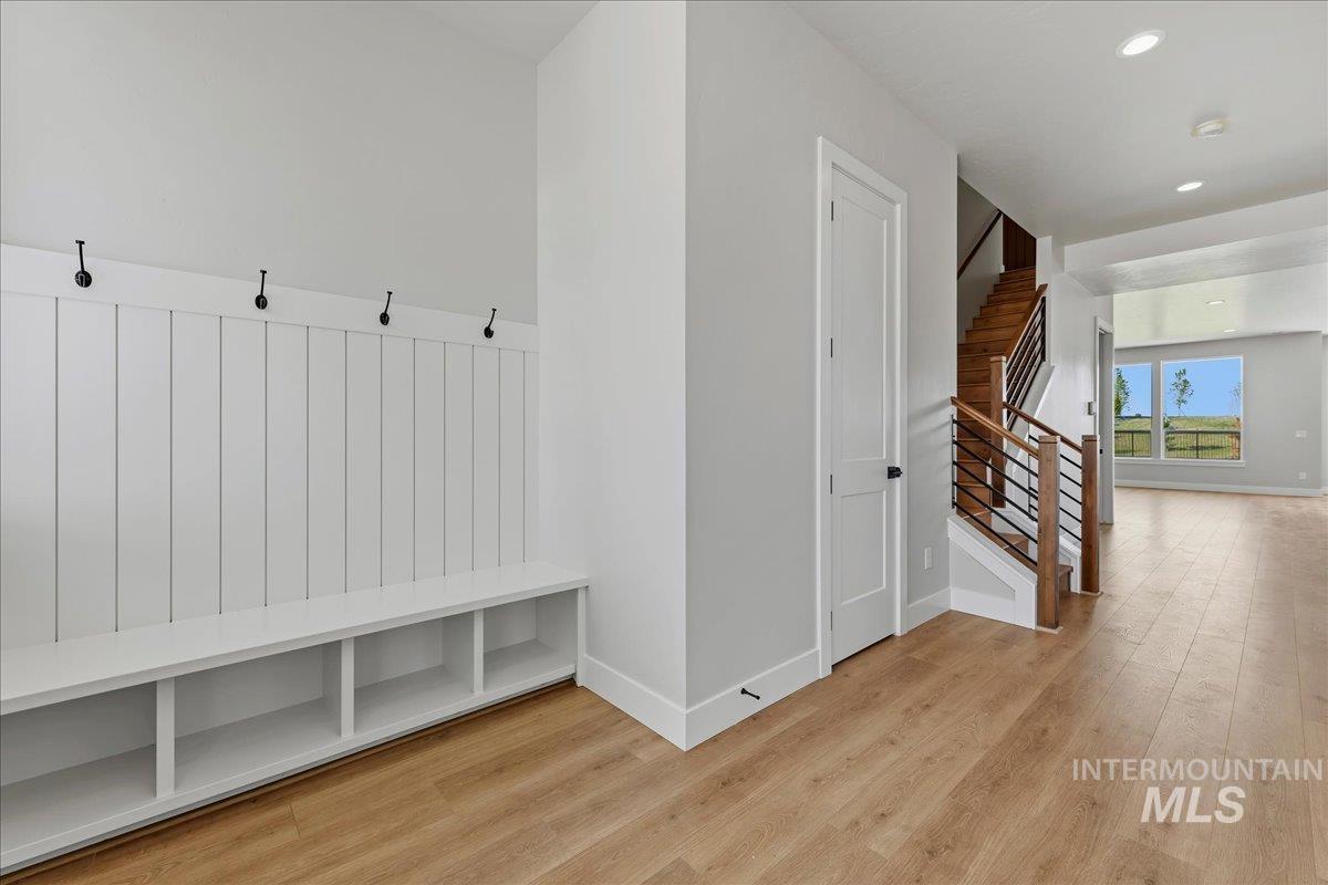 7856 W Flathead Lake Street, Eagle, Idaho 83616, 5 Bedrooms, 3.5 Bathrooms, Residential For Sale, Price $984,900,MLS 98992366