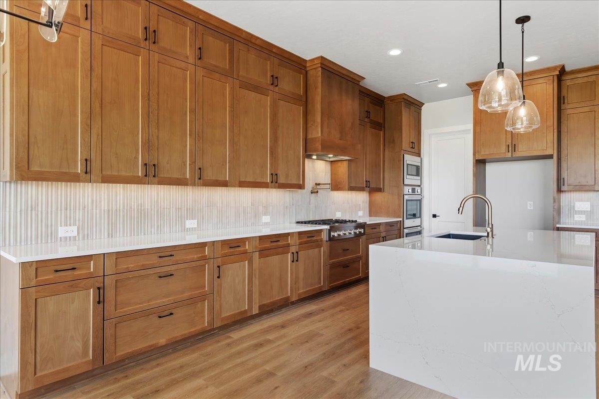 7856 W Flathead Lake Street, Eagle, Idaho 83616, 5 Bedrooms, 3.5 Bathrooms, Residential For Sale, Price $984,900,MLS 98992366