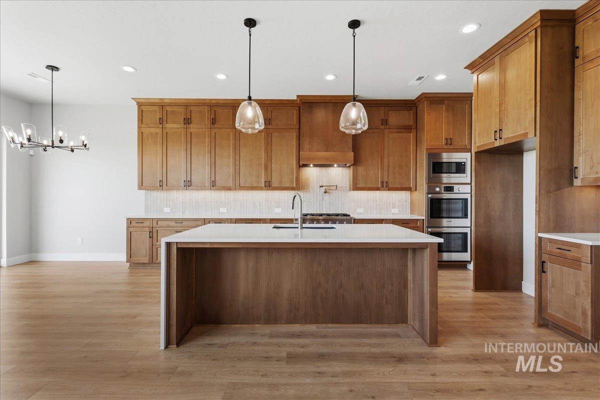 7856 W Flathead Lake Street, Eagle, Idaho 83616, 5 Bedrooms, 3.5 Bathrooms, Residential For Sale, Price $984,900,MLS 98992366