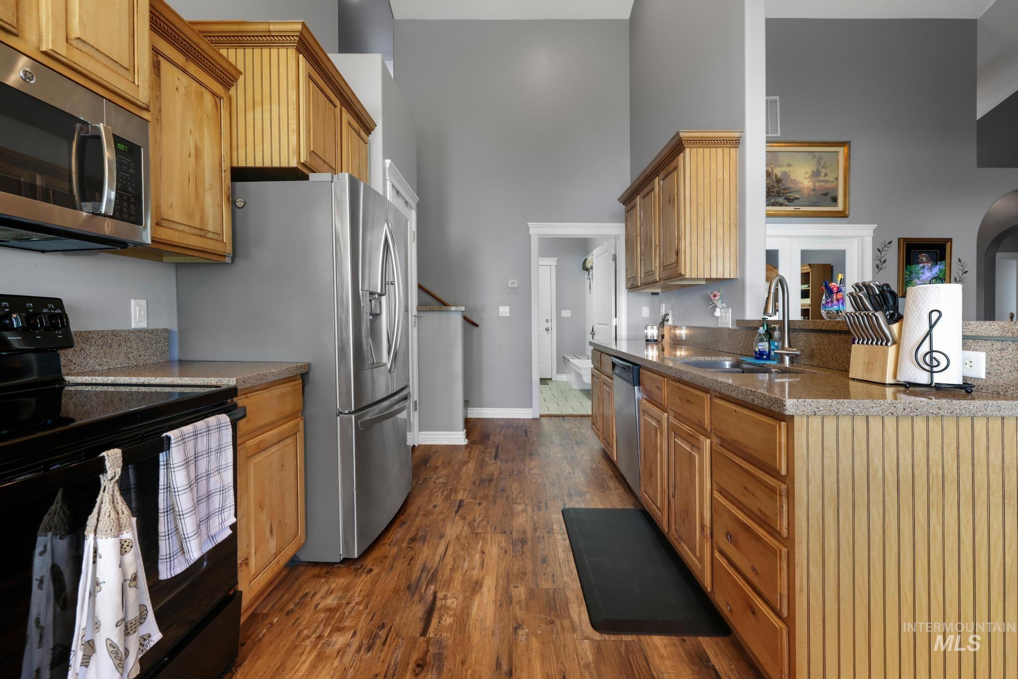467 Wildrose Loop, Twin Falls, Idaho 83301-8255, 3 Bedrooms, 3 Bathrooms, Residential For Sale, Price $619,000,MLS 98992367