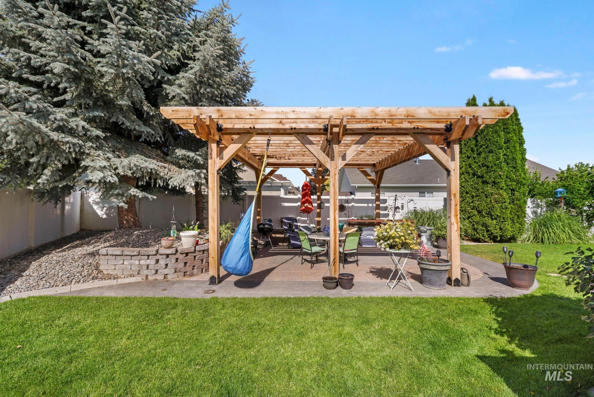 467 Wildrose Loop, Twin Falls, Idaho 83301-8255, 3 Bedrooms, 3 Bathrooms, Residential For Sale, Price $619,000,MLS 98992367