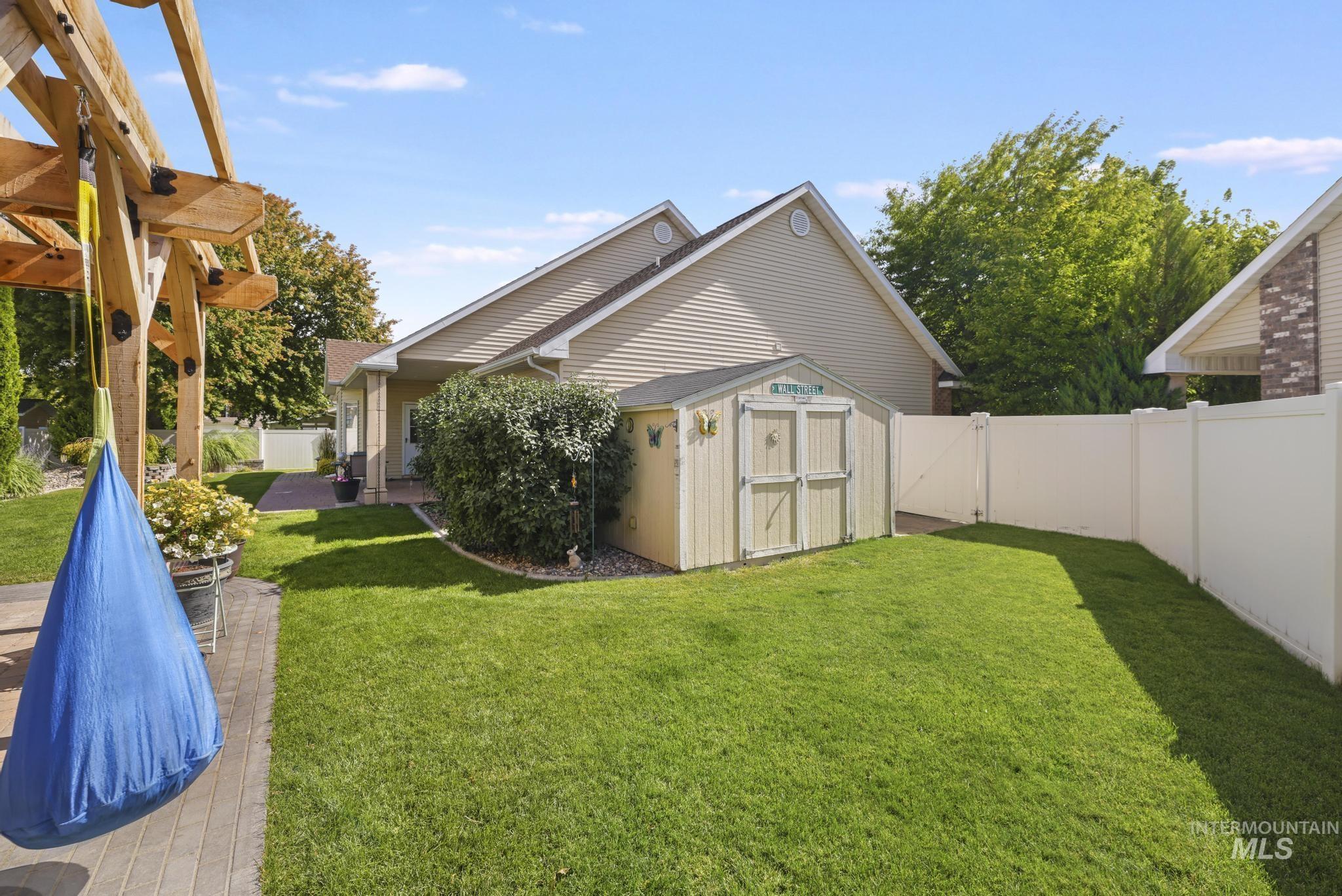 467 Wildrose Loop, Twin Falls, Idaho 83301-8255, 3 Bedrooms, 3 Bathrooms, Residential For Sale, Price $619,000,MLS 98992367