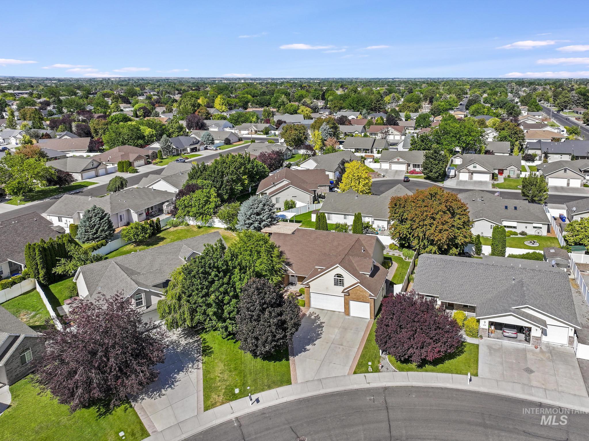 467 Wildrose Loop, Twin Falls, Idaho 83301-8255, 3 Bedrooms, 3 Bathrooms, Residential For Sale, Price $619,000,MLS 98992367