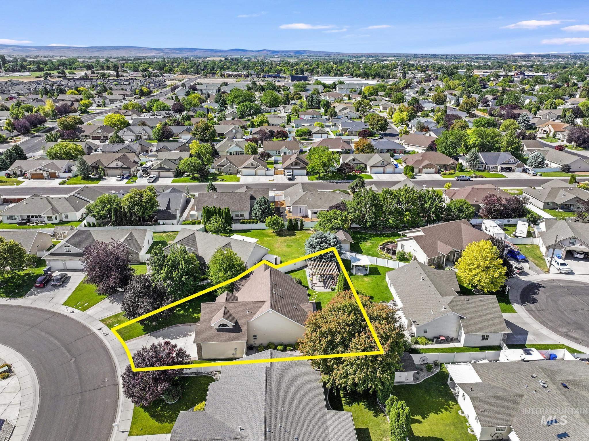 467 Wildrose Loop, Twin Falls, Idaho 83301-8255, 3 Bedrooms, 3 Bathrooms, Residential For Sale, Price $619,000,MLS 98992367