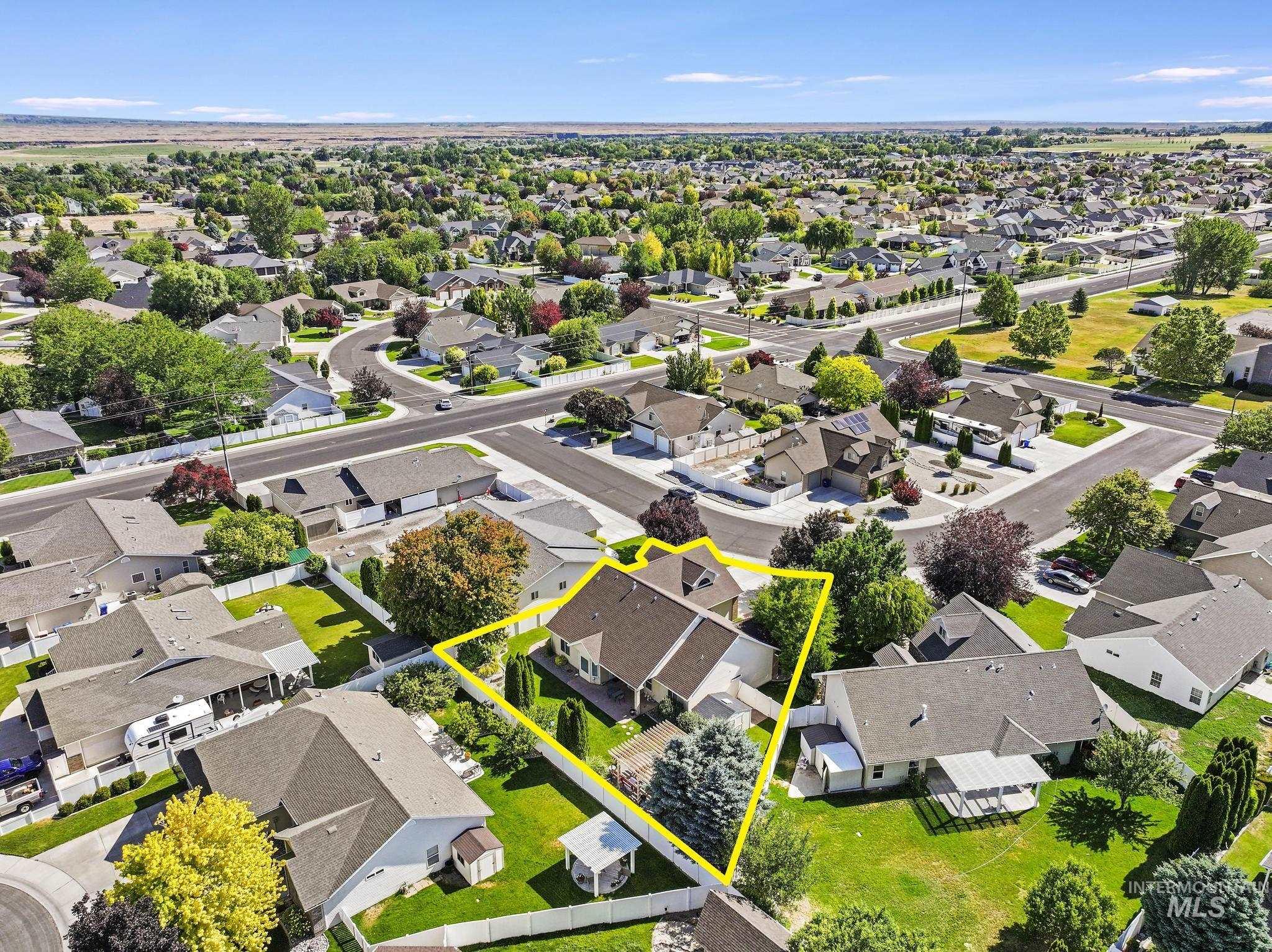 467 Wildrose Loop, Twin Falls, Idaho 83301-8255, 3 Bedrooms, 3 Bathrooms, Residential For Sale, Price $619,000,MLS 98992367