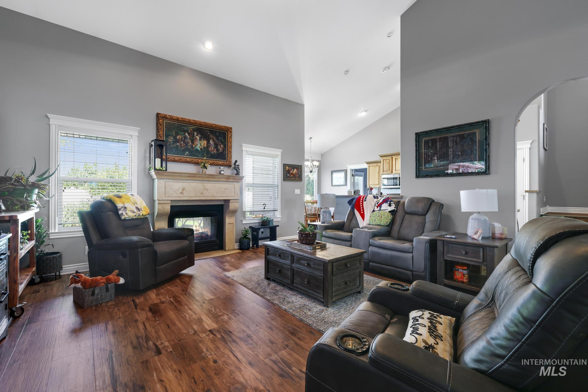 467 Wildrose Loop, Twin Falls, Idaho 83301-8255, 3 Bedrooms, 3 Bathrooms, Residential For Sale, Price $619,000,MLS 98992367