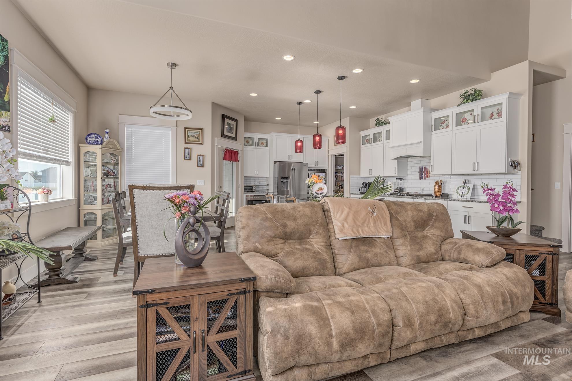 420 Poppy Street, Fruitland, Idaho 83619-1200, 3 Bedrooms, 3 Bathrooms, Residential For Sale, Price $514,000, 98992372
