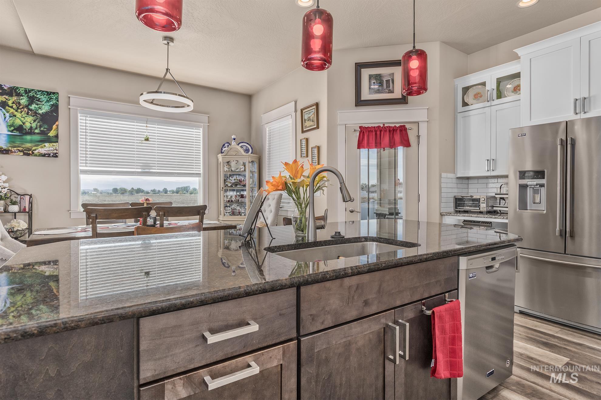 420 Poppy Street, Fruitland, Idaho 83619-1200, 3 Bedrooms, 3 Bathrooms, Residential For Sale, Price $514,000, 98992372