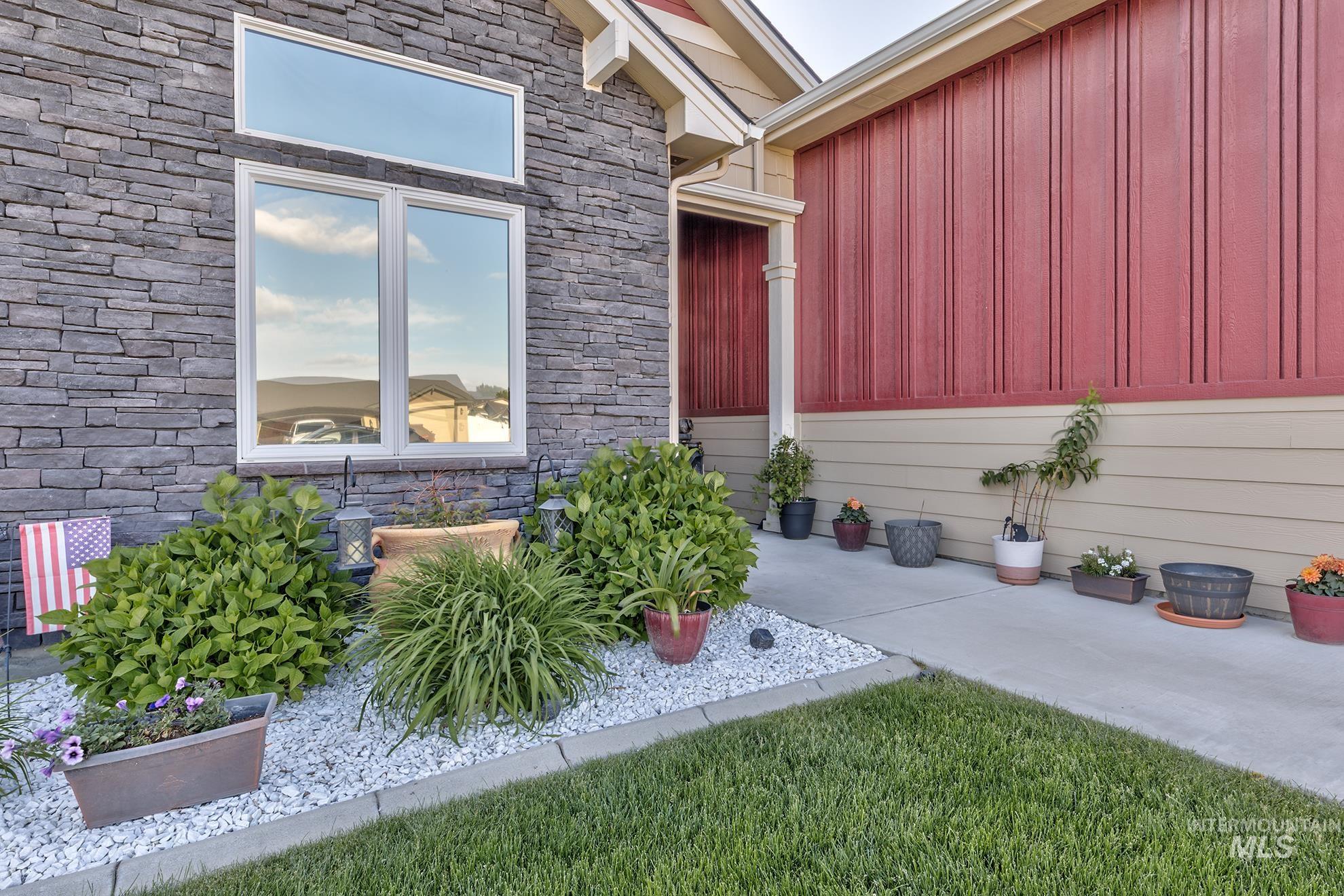 420 Poppy Street, Fruitland, Idaho 83619-1200, 3 Bedrooms, 3 Bathrooms, Residential For Sale, Price $514,000, 98992372