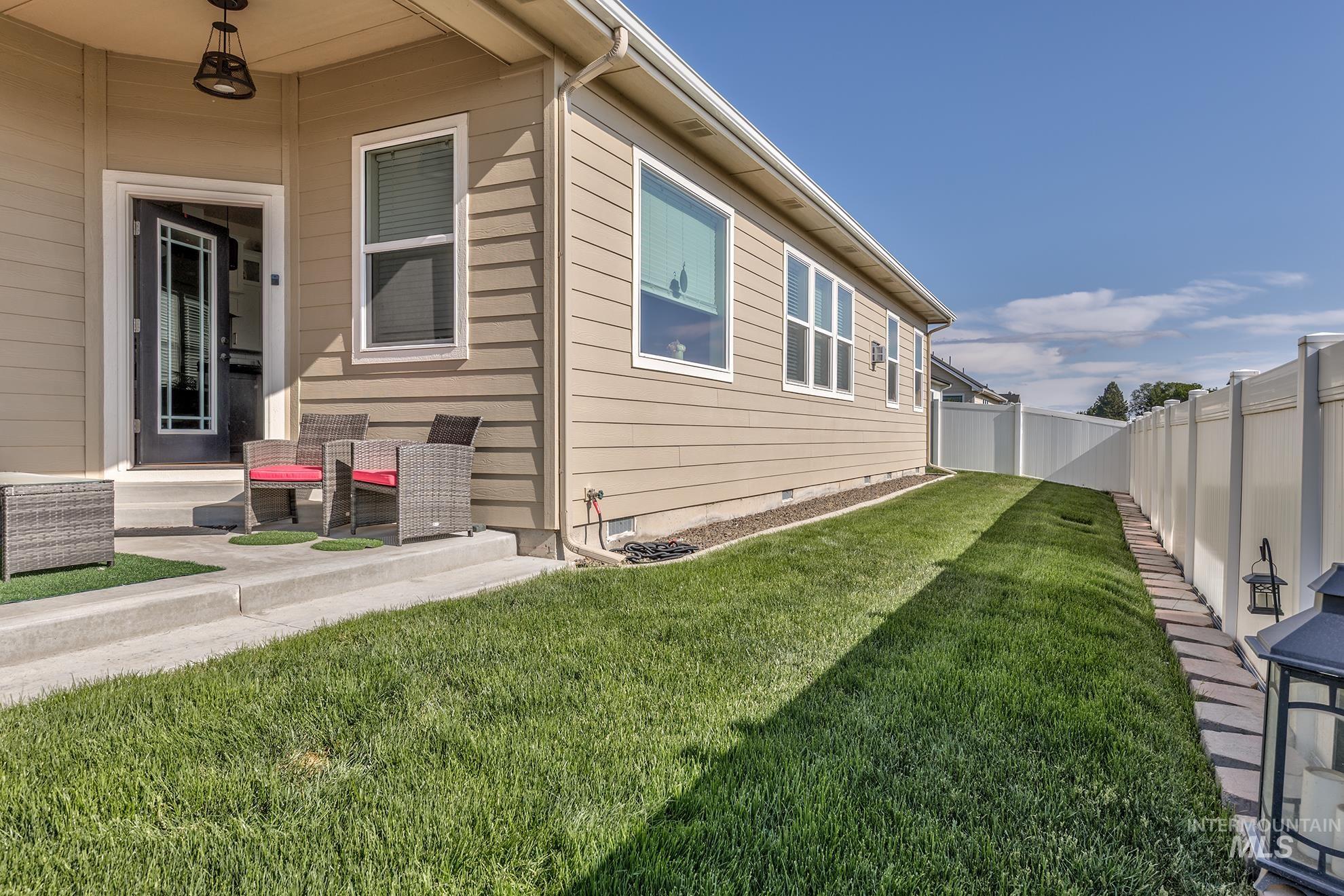 420 Poppy Street, Fruitland, Idaho 83619-1200, 3 Bedrooms, 3 Bathrooms, Residential For Sale, Price $514,000, 98992372