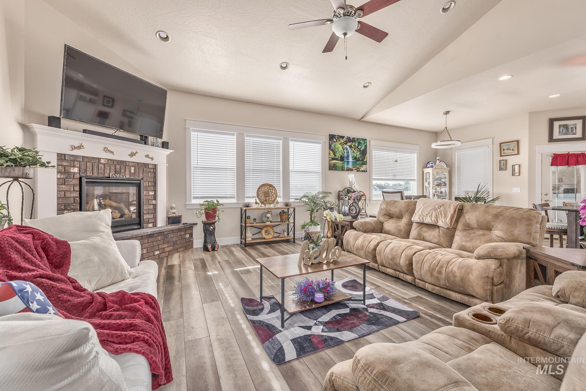 420 Poppy Street, Fruitland, Idaho 83619-1200, 3 Bedrooms, 3 Bathrooms, Residential For Sale, Price $514,000, 98992372