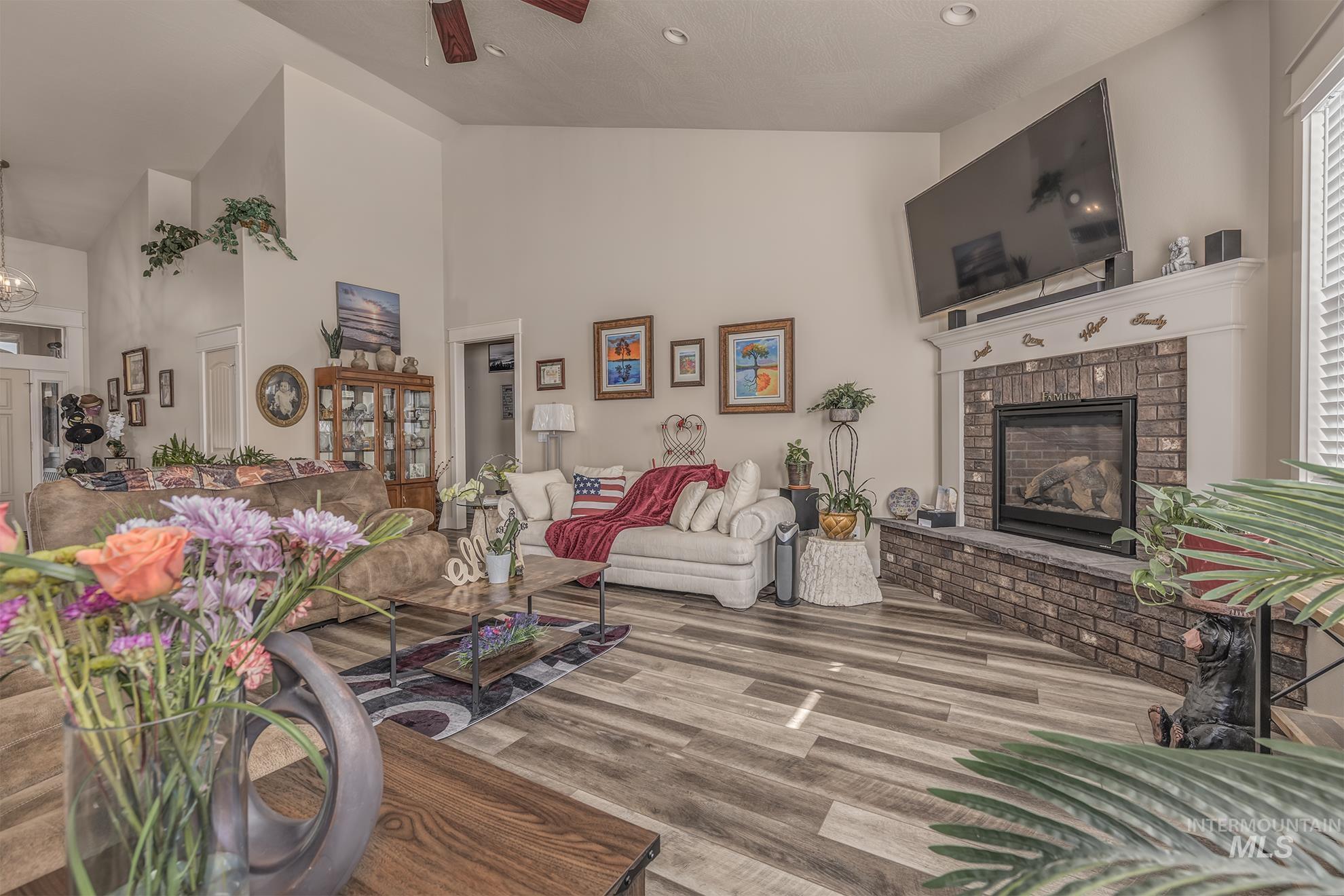 420 Poppy Street, Fruitland, Idaho 83619-1200, 3 Bedrooms, 3 Bathrooms, Residential For Sale, Price $514,000, 98992372