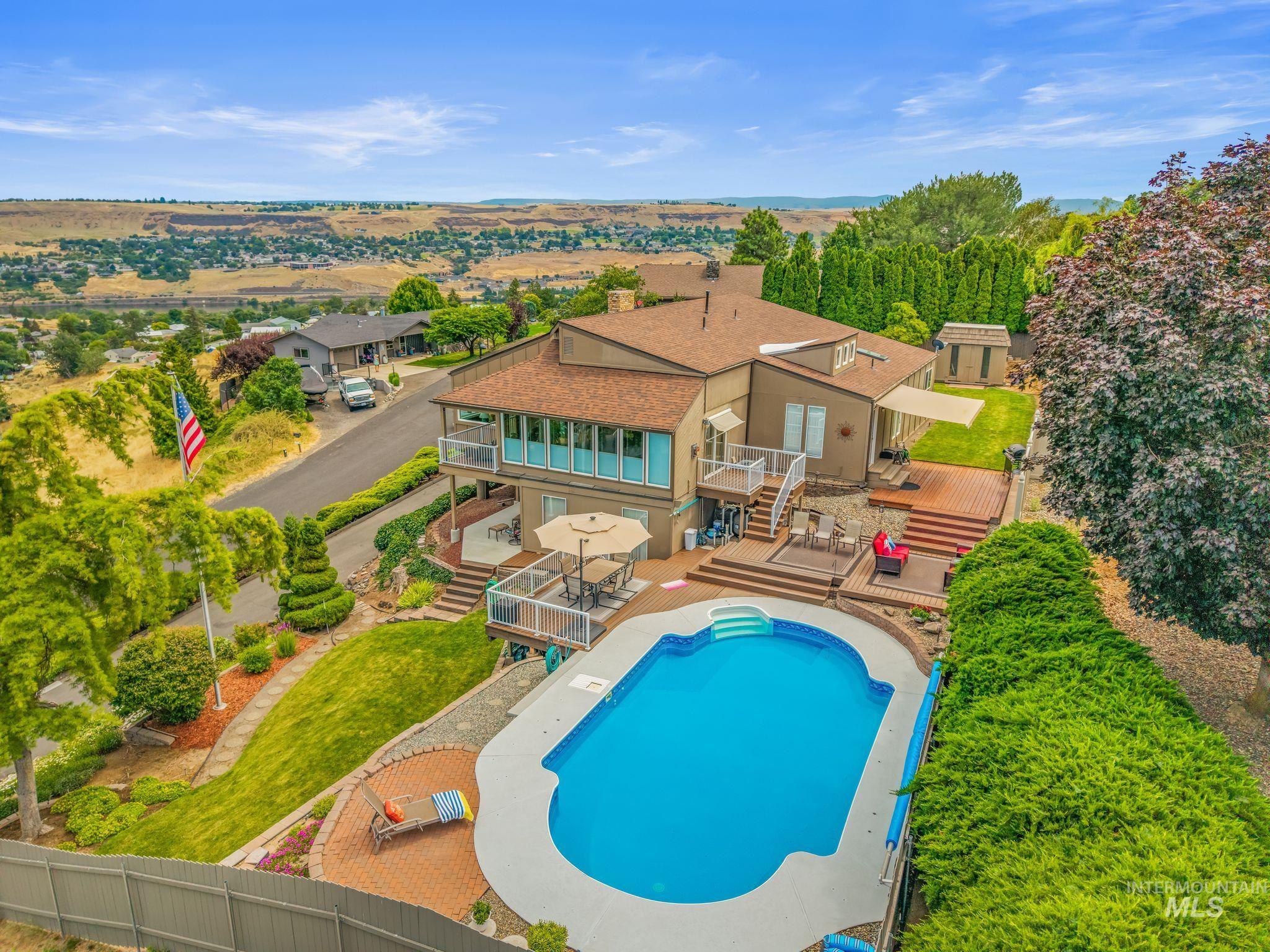 2618 Grandview Drive, Clarkston, Washington 99403, 2 Bedrooms, 2.5 Bathrooms, Residential For Sale, Price $575,000, 98992373