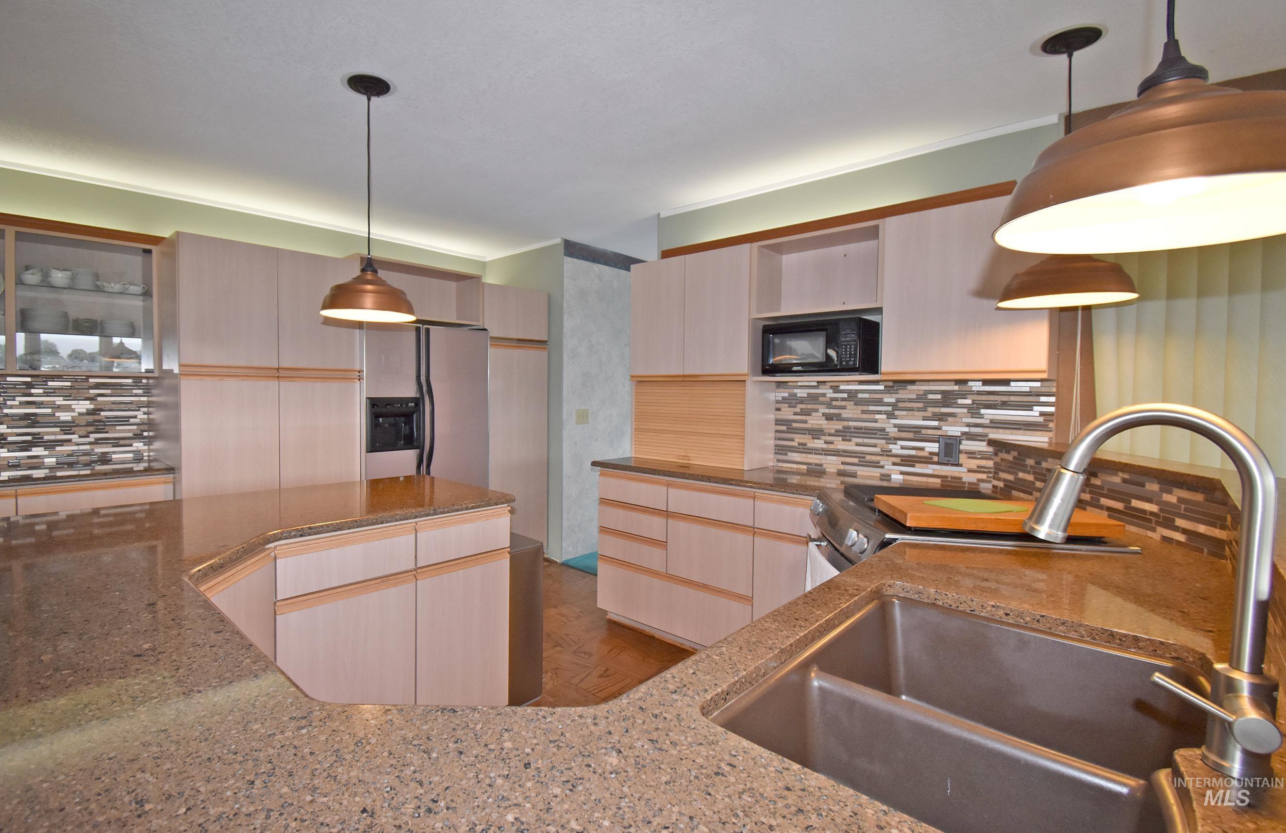 2618 Grandview Drive, Clarkston, Washington 99403, 2 Bedrooms, 2.5 Bathrooms, Residential For Sale, Price $575,000, 98992373