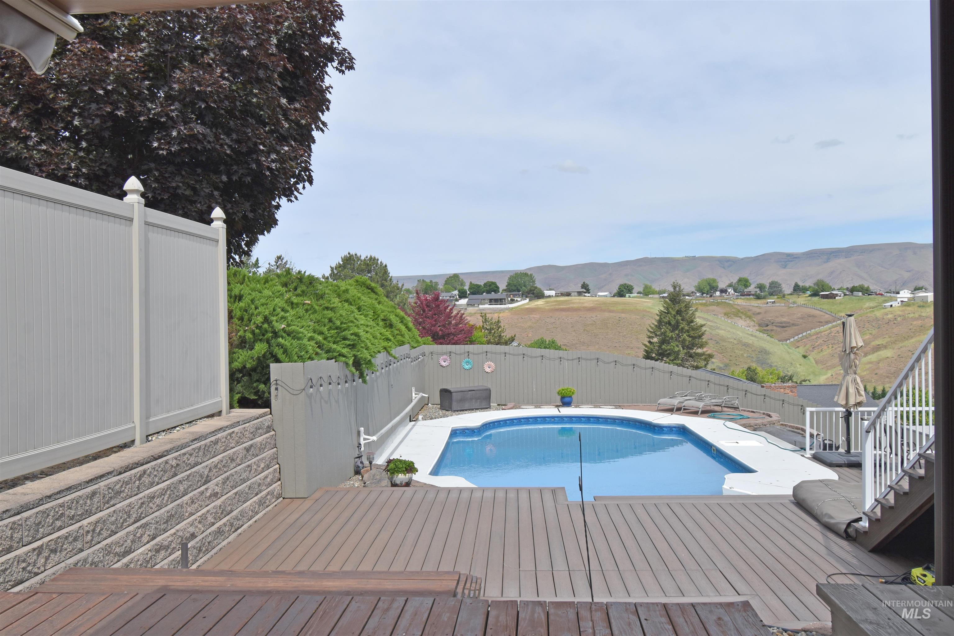 2618 Grandview Drive, Clarkston, Washington 99403, 2 Bedrooms, 2.5 Bathrooms, Residential For Sale, Price $575,000, 98992373