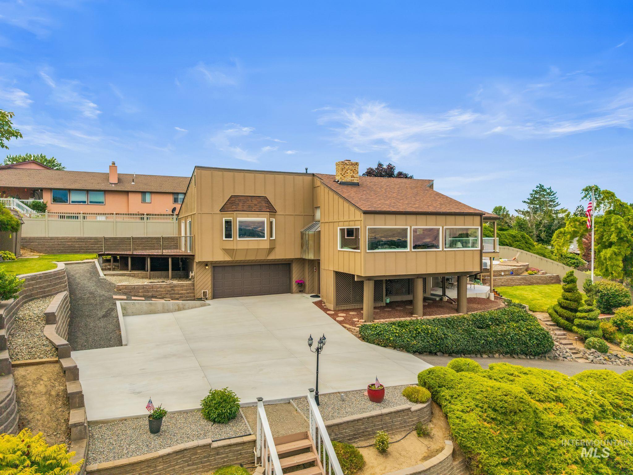 2618 Grandview Drive, Clarkston, Washington 99403, 2 Bedrooms, 2.5 Bathrooms, Residential For Sale, Price $575,000, 98992373