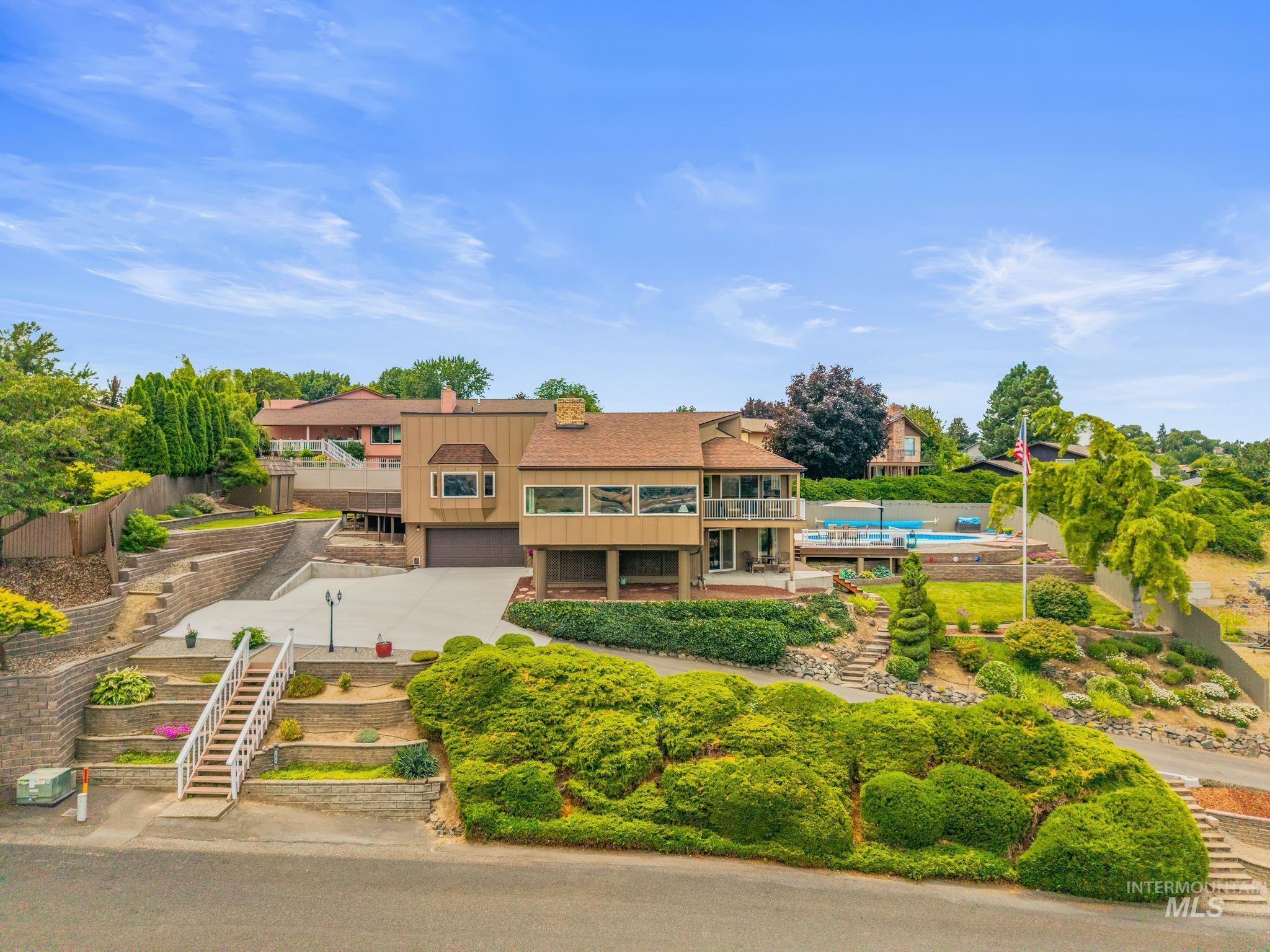 2618 Grandview Drive, Clarkston, Washington 99403, 2 Bedrooms, 2.5 Bathrooms, Residential For Sale, Price $575,000, 98992373
