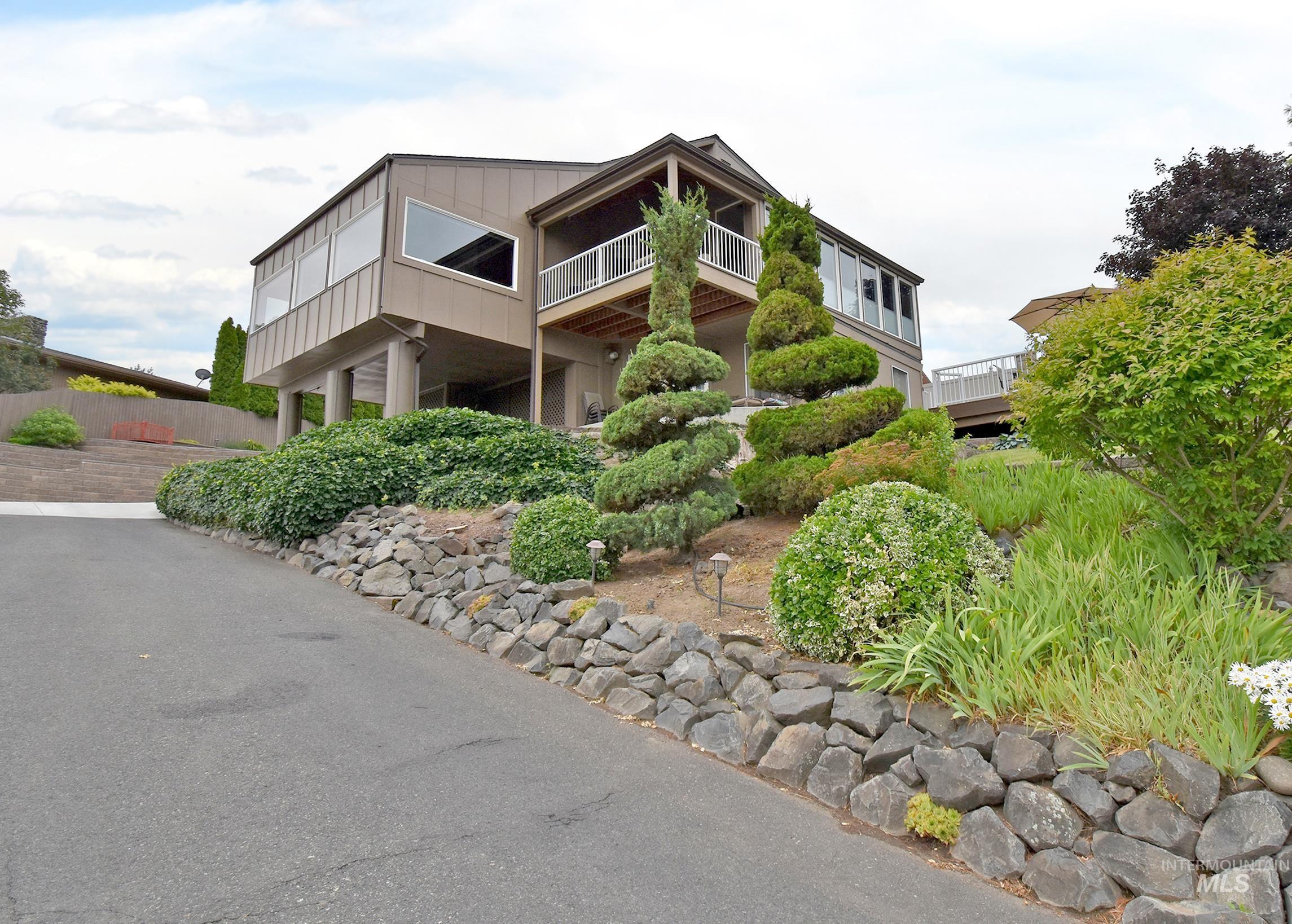 2618 Grandview Drive, Clarkston, Washington 99403, 2 Bedrooms, 2.5 Bathrooms, Residential For Sale, Price $575,000, 98992373