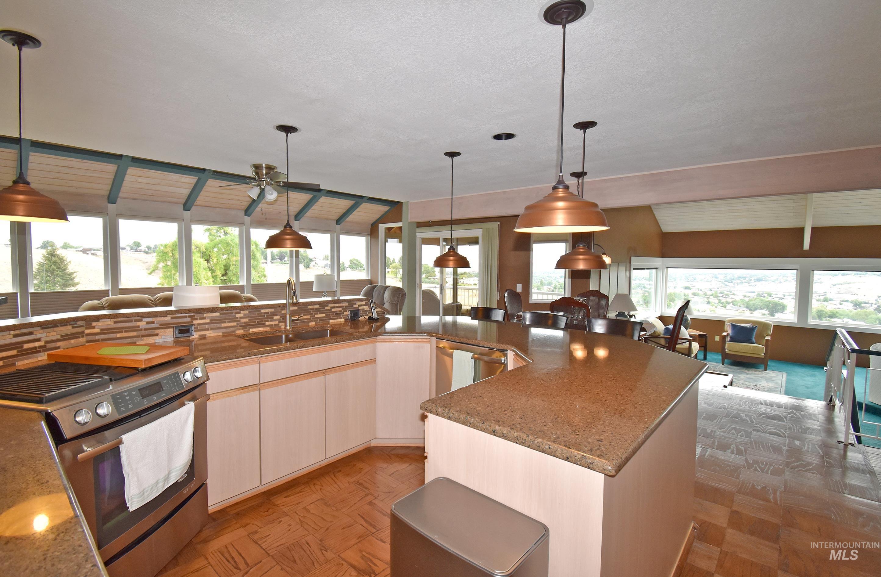 2618 Grandview Drive, Clarkston, Washington 99403, 2 Bedrooms, 2.5 Bathrooms, Residential For Sale, Price $575,000, 98992373