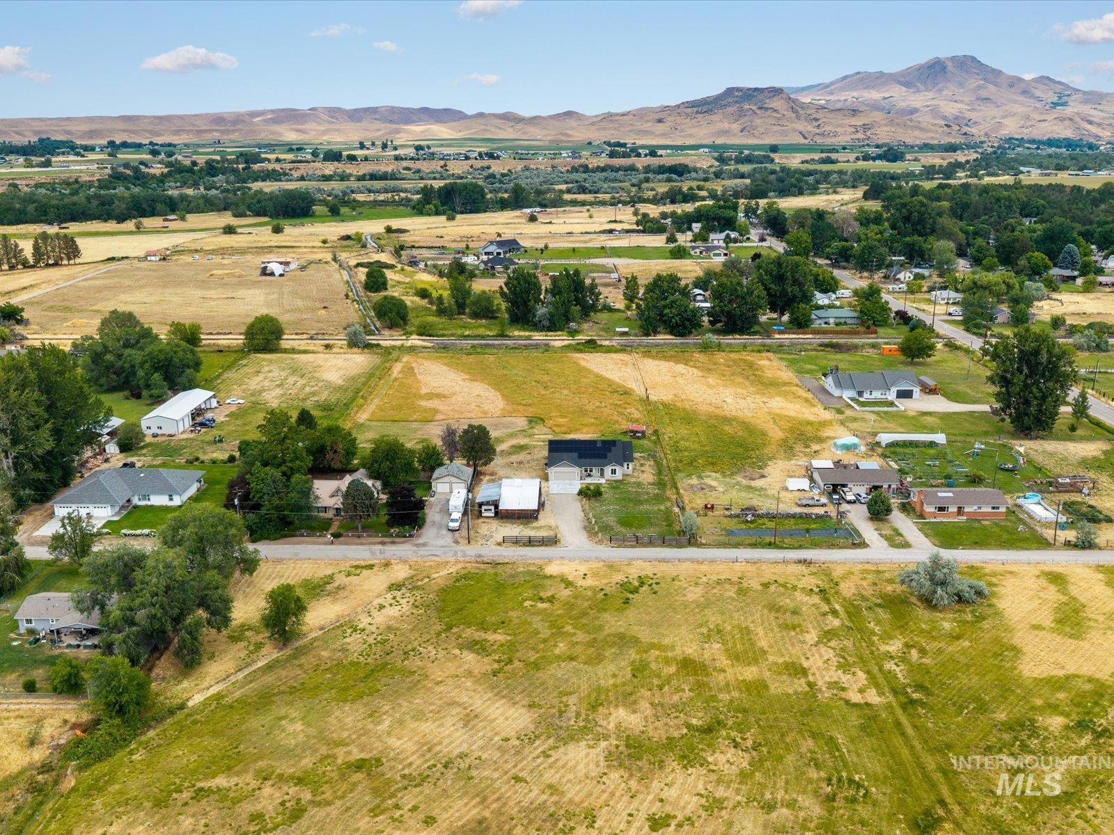 1900 Thomas Ln, Emmett, Idaho 83617, 5 Bedrooms, 3 Bathrooms, Residential For Sale, Price $844,900,MLS 98992380