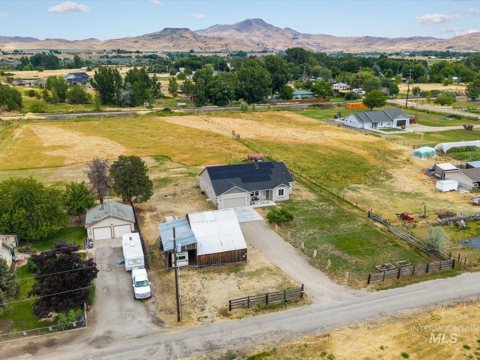 1900 Thomas Ln, Emmett, Idaho 83617, 5 Bedrooms, 3 Bathrooms, Residential For Sale, Price $844,900,MLS 98992380