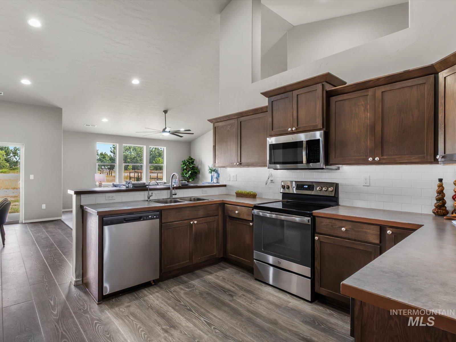 1900 Thomas Ln, Emmett, Idaho 83617, 5 Bedrooms, 3 Bathrooms, Residential For Sale, Price $844,900,MLS 98992380