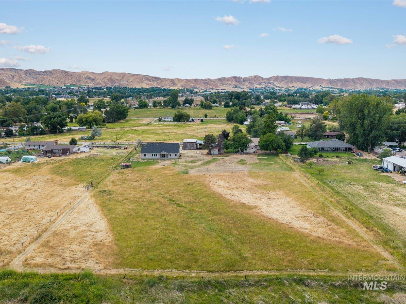 1900 Thomas Ln, Emmett, Idaho 83617, 5 Bedrooms, 3 Bathrooms, Residential For Sale, Price $844,900,MLS 98992380