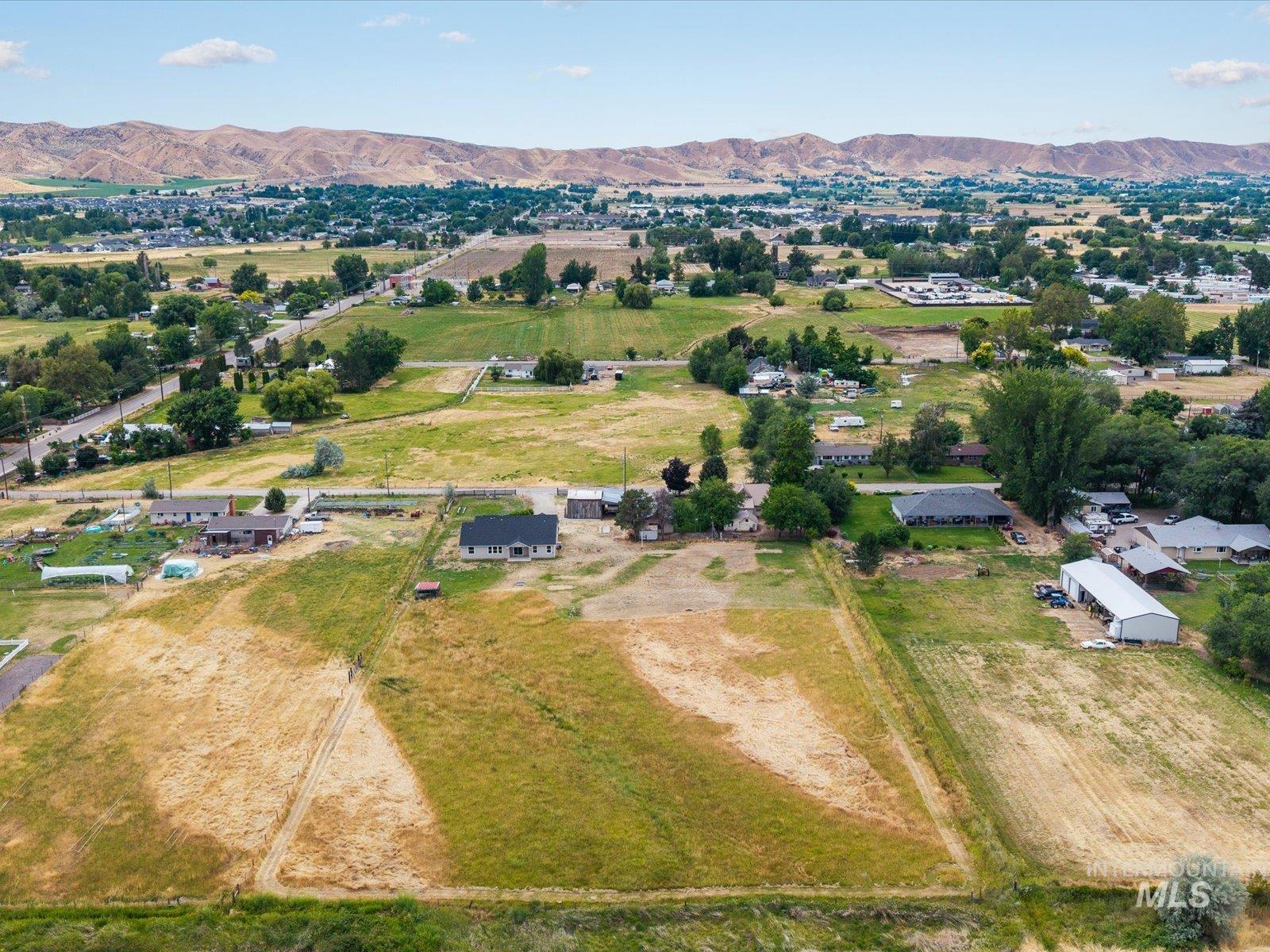 1900 Thomas Ln, Emmett, Idaho 83617, 5 Bedrooms, 3 Bathrooms, Residential For Sale, Price $844,900,MLS 98992380