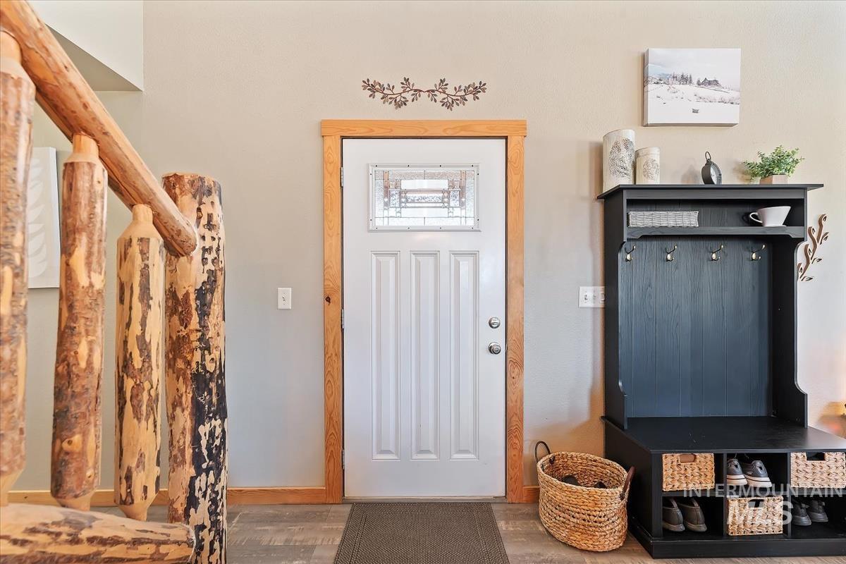 34 Crosstimber Loop, Garden Valley, Idaho 83622, 3 Bedrooms, 2.5 Bathrooms, Residential For Sale, Price $719,000,MLS 98992381