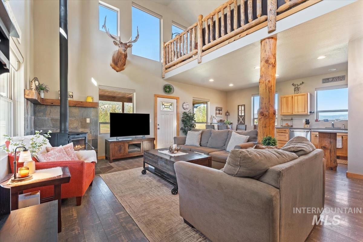 34 Crosstimber Loop, Garden Valley, Idaho 83622, 3 Bedrooms, 2.5 Bathrooms, Residential For Sale, Price $719,000,MLS 98992381