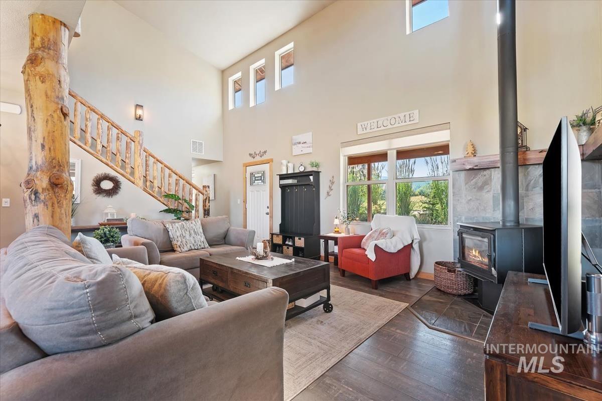 34 Crosstimber Loop, Garden Valley, Idaho 83622, 3 Bedrooms, 2.5 Bathrooms, Residential For Sale, Price $719,000,MLS 98992381