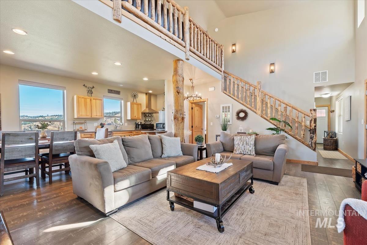 34 Crosstimber Loop, Garden Valley, Idaho 83622, 3 Bedrooms, 2.5 Bathrooms, Residential For Sale, Price $719,000,MLS 98992381