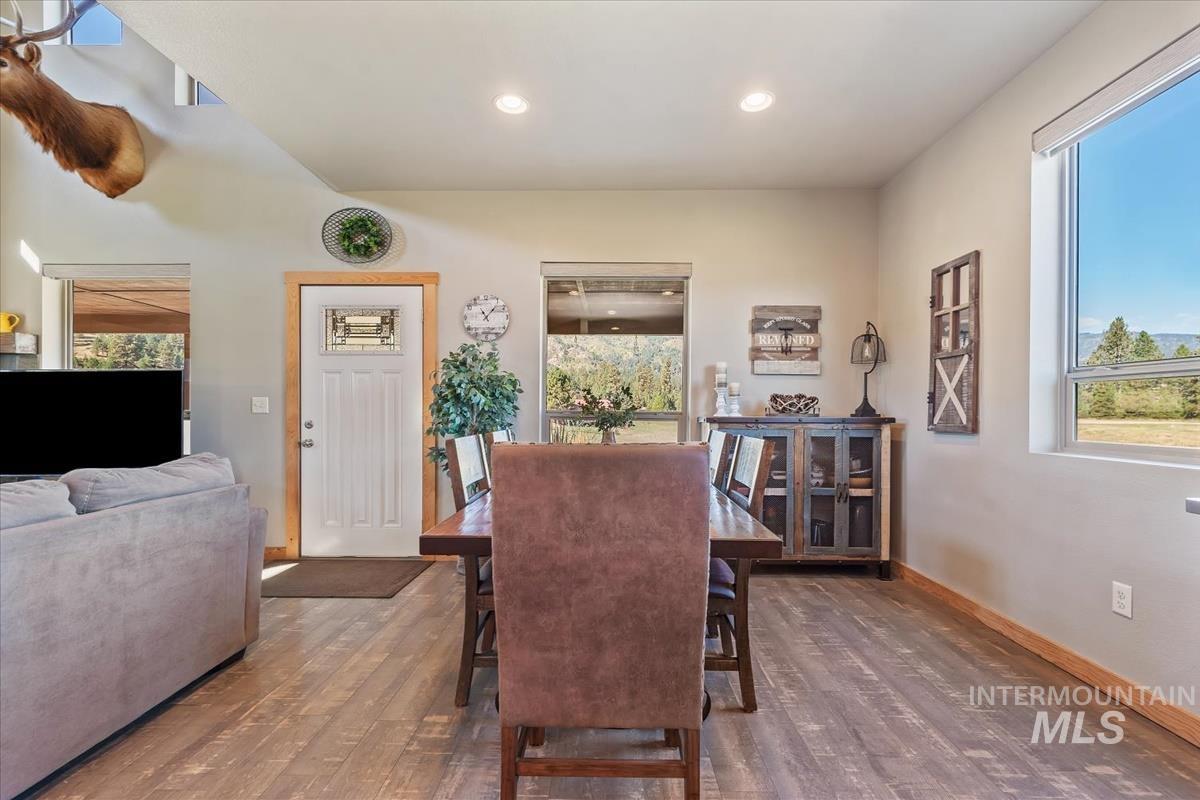 34 Crosstimber Loop, Garden Valley, Idaho 83622, 3 Bedrooms, 2.5 Bathrooms, Residential For Sale, Price $719,000,MLS 98992381