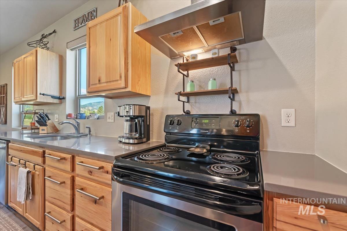 34 Crosstimber Loop, Garden Valley, Idaho 83622, 3 Bedrooms, 2.5 Bathrooms, Residential For Sale, Price $719,000,MLS 98992381