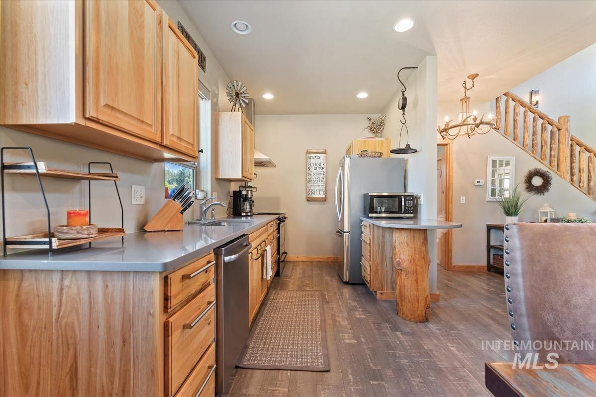 34 Crosstimber Loop, Garden Valley, Idaho 83622, 3 Bedrooms, 2.5 Bathrooms, Residential For Sale, Price $719,000,MLS 98992381