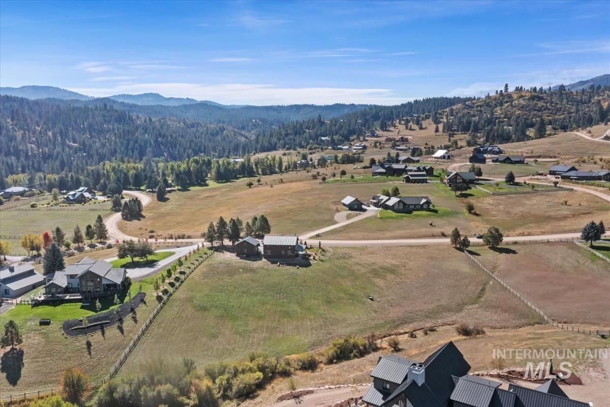 34 Crosstimber Loop, Garden Valley, Idaho 83622, 3 Bedrooms, 2.5 Bathrooms, Residential For Sale, Price $719,000,MLS 98992381