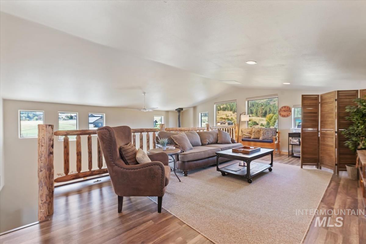 34 Crosstimber Loop, Garden Valley, Idaho 83622, 3 Bedrooms, 2.5 Bathrooms, Residential For Sale, Price $719,000,MLS 98992381