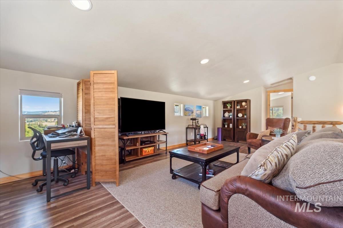 34 Crosstimber Loop, Garden Valley, Idaho 83622, 3 Bedrooms, 2.5 Bathrooms, Residential For Sale, Price $719,000,MLS 98992381