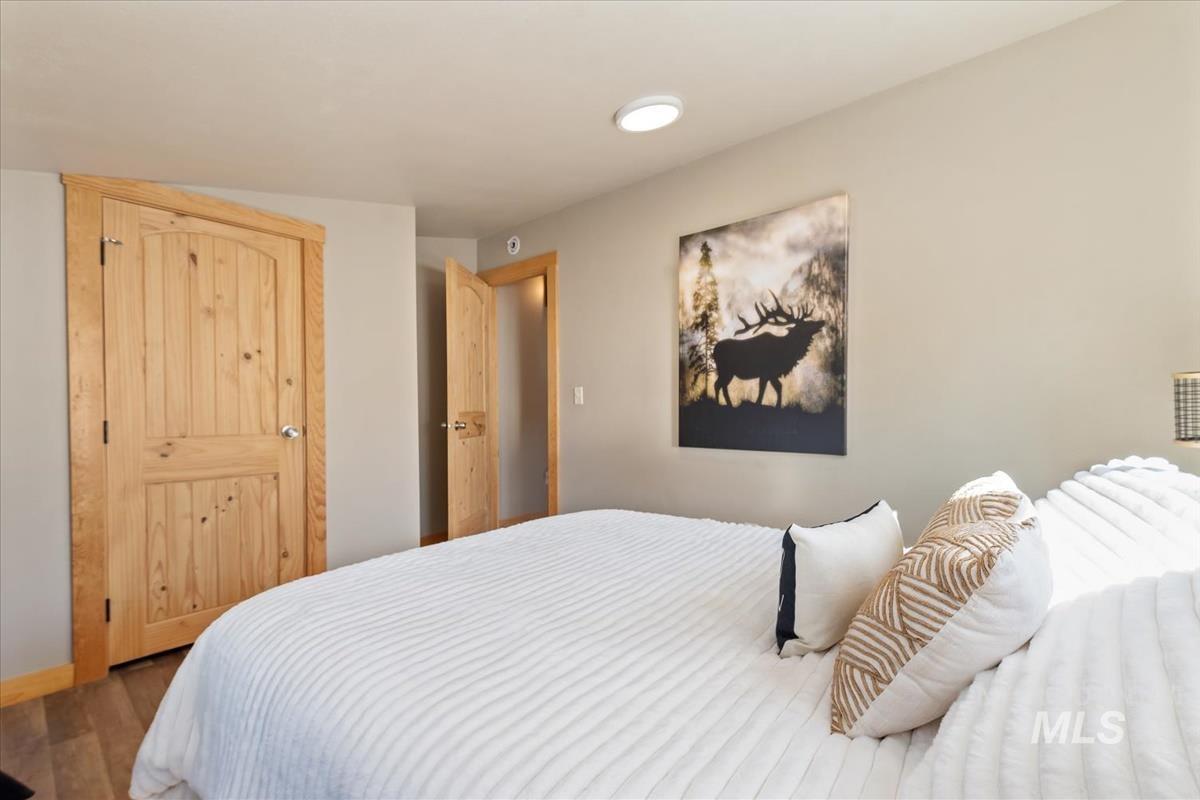 34 Crosstimber Loop, Garden Valley, Idaho 83622, 3 Bedrooms, 2.5 Bathrooms, Residential For Sale, Price $719,000,MLS 98992381