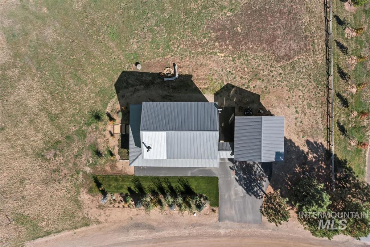 34 Crosstimber Loop, Garden Valley, Idaho 83622, 3 Bedrooms, 2.5 Bathrooms, Residential For Sale, Price $719,000,MLS 98992381