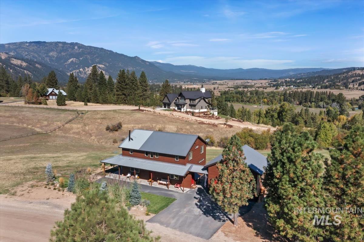 34 Crosstimber Loop, Garden Valley, Idaho 83622, 3 Bedrooms, 2.5 Bathrooms, Residential For Sale, Price $719,000,MLS 98992381