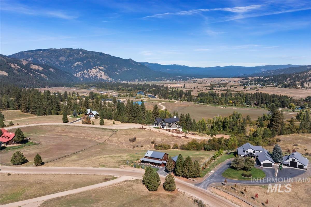 34 Crosstimber Loop, Garden Valley, Idaho 83622, 3 Bedrooms, 2.5 Bathrooms, Residential For Sale, Price $719,000,MLS 98992381