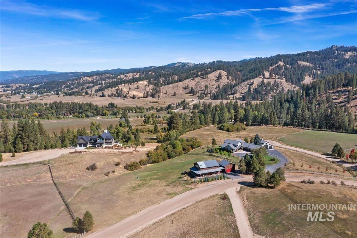 34 Crosstimber Loop, Garden Valley, Idaho 83622, 3 Bedrooms, 2.5 Bathrooms, Residential For Sale, Price $719,000,MLS 98992381
